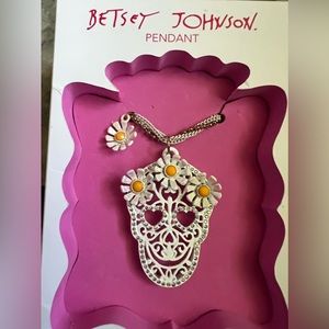 Daisy Pretty Scull White Necklace